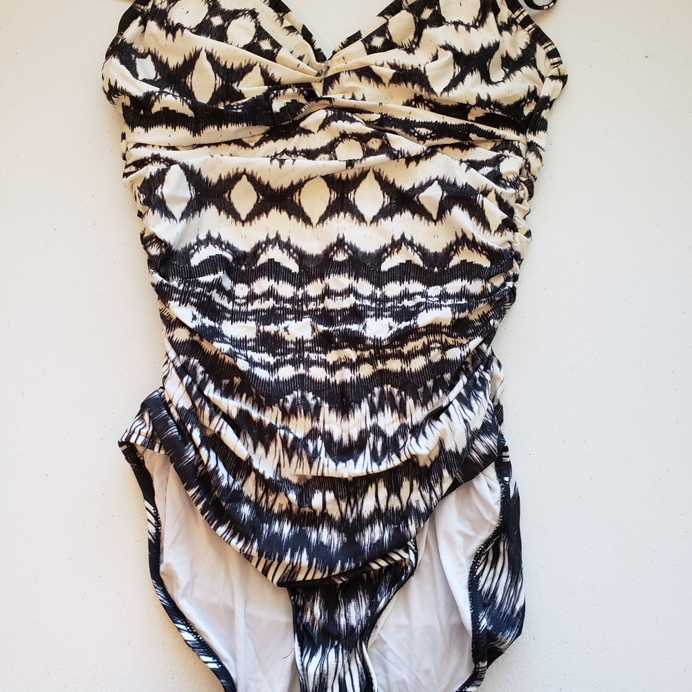 🧁Badgley Mischka 1 piece swimsuit.